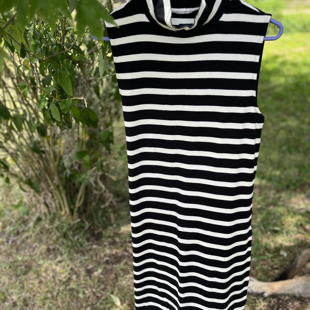 GAP Black and White Sleeveless Sheath Dress